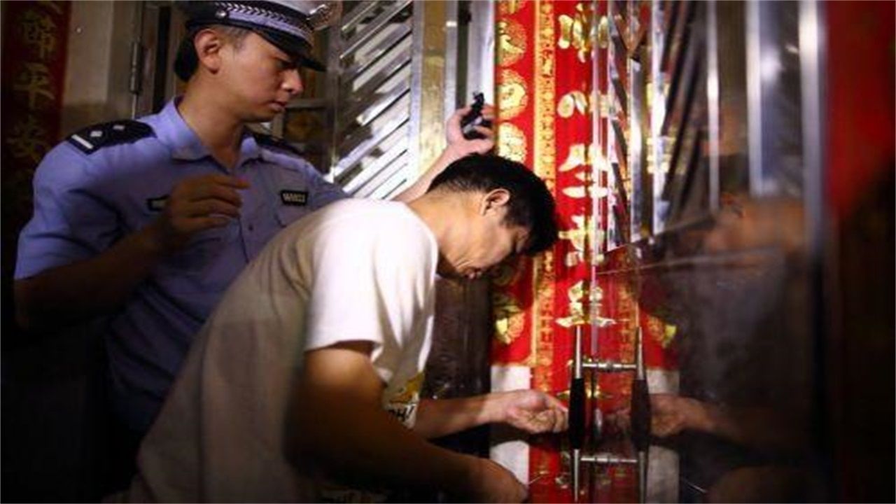  普洱请开锁师傅开了锁后，师傅